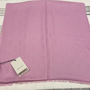Authentic NWT Gucci light pink scarf.